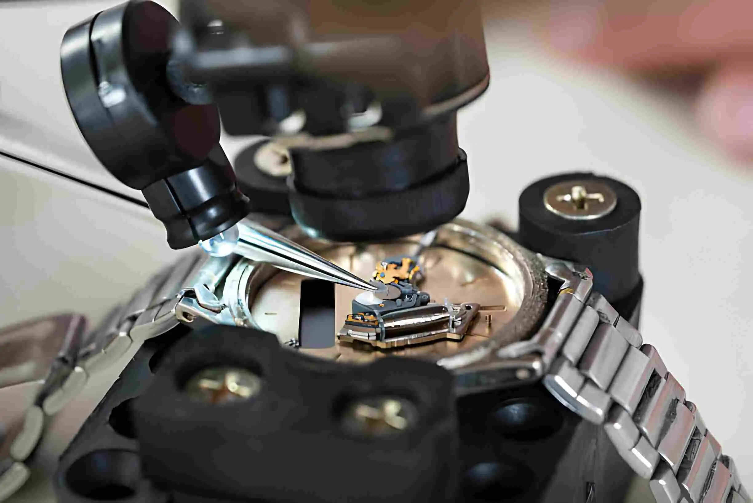Consumer -Loupe And Tweezers With Wristwatch