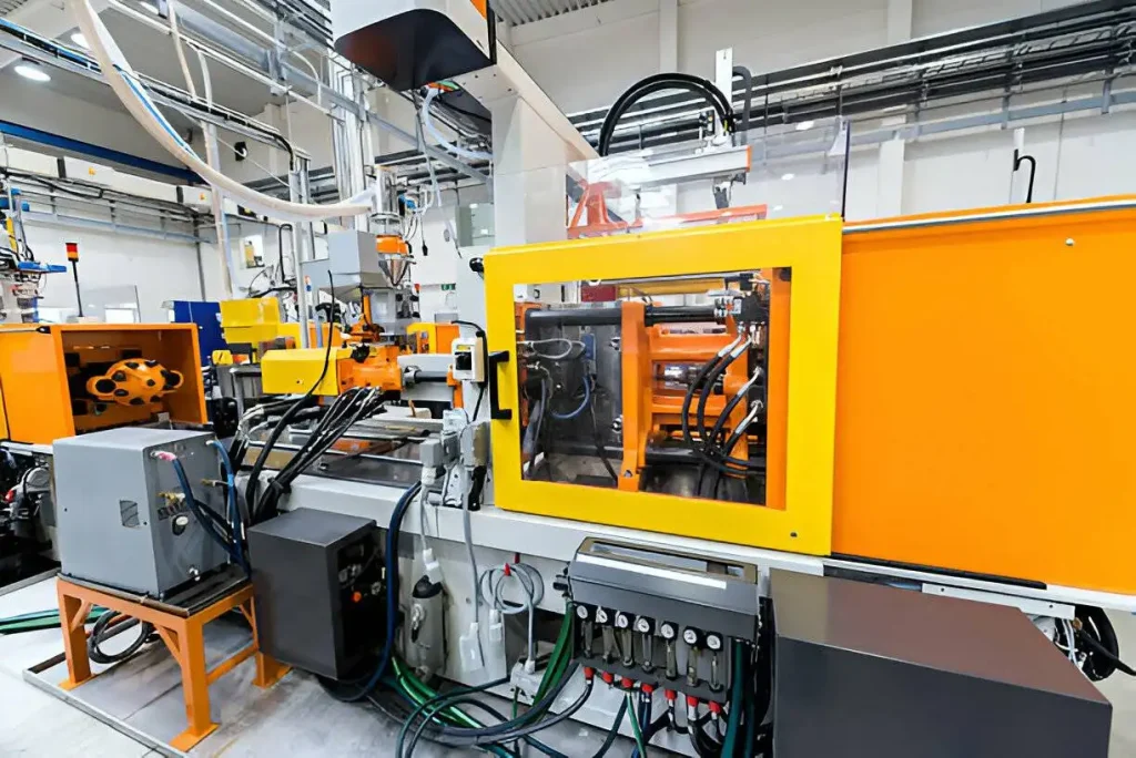 tour-Injection molding machine in factory